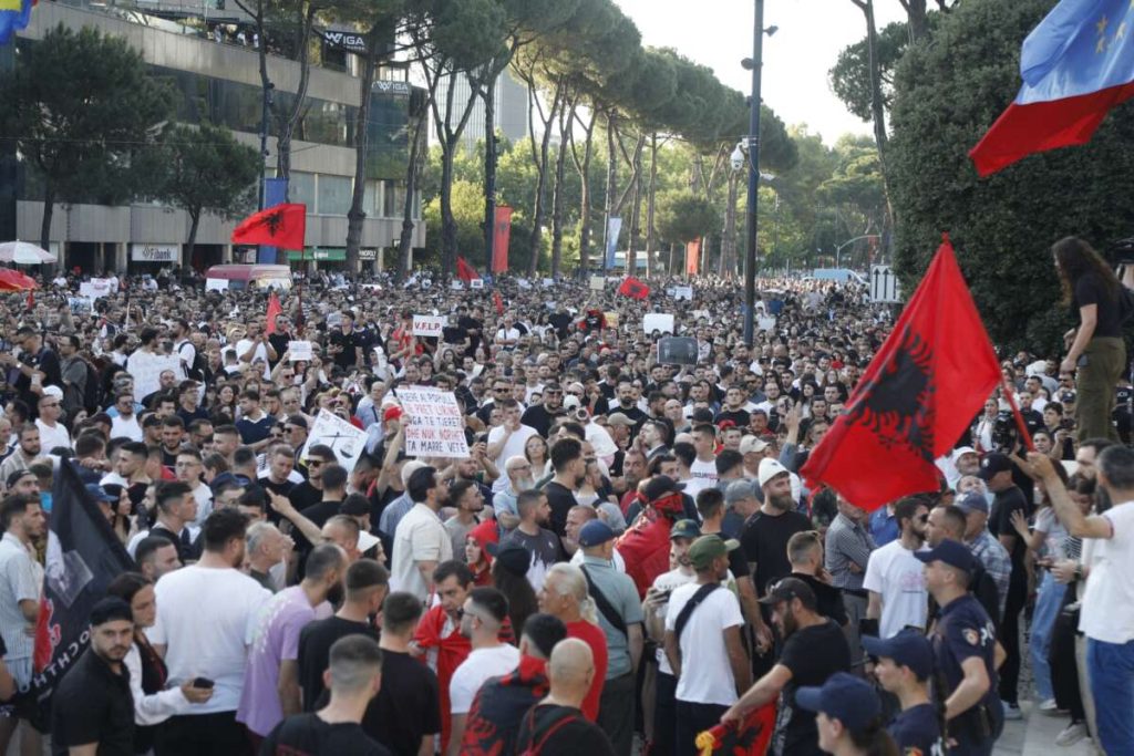 Μεγάλη νίκη για Βορειοηπειρώτες και Αλβανούς: «Παγώνουν» τα έργα του κολοσσιαίου project Κούσνερ στην Σβέρνιτσα