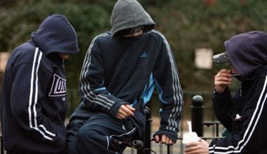 Χειροπέδες σε παρέα τριών νεαρών: Επιτέθηκαν και έβρισαν τρία άτομα στο πάρκο Ζαππείου