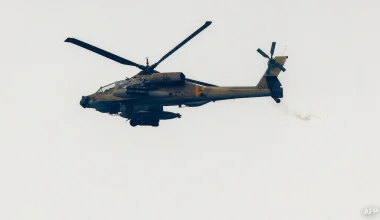 Συντριβή αμερικανικού στρατιωτικού ελικοπτέρου Apache κοντά στα Στενά του Ορμούζ: Θαλάσσιο drone διέσωσε το πλήρωμα