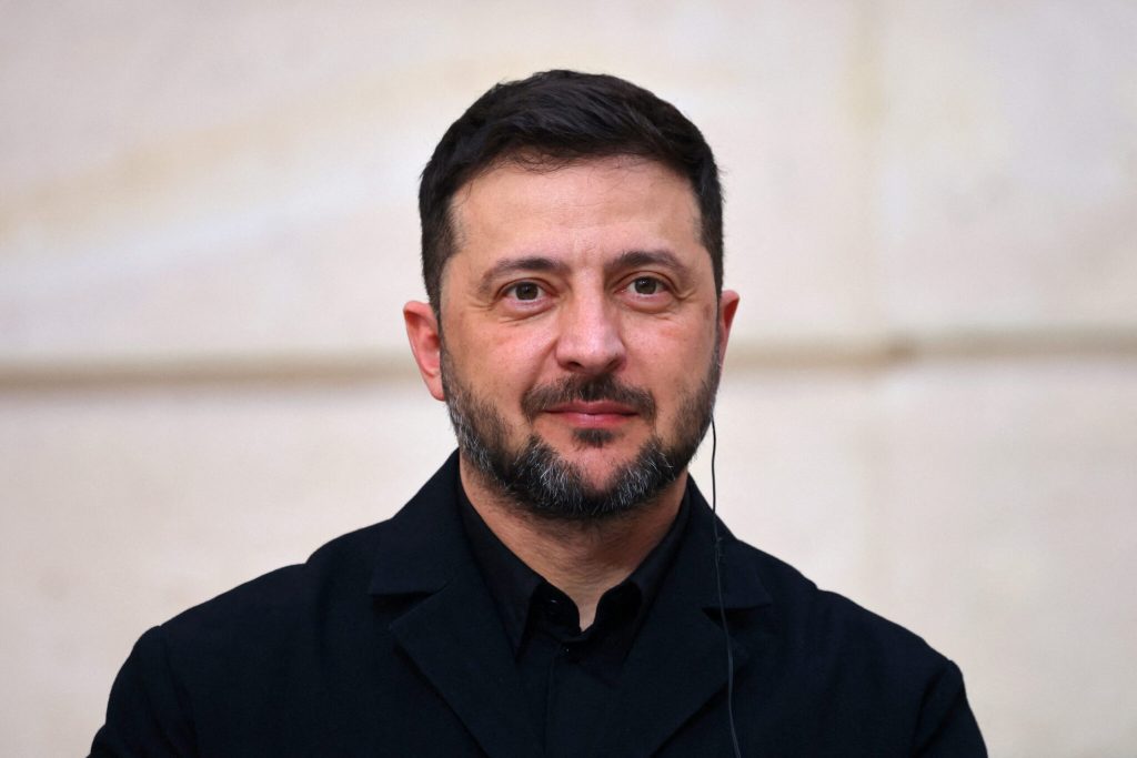 Ο Β.Ζελένσκι απαιτεί δήμοι της Βρετανίας που ελέγχονται από το κόμμα του Ν.Φάρατζ να υψώσουν την ουκρανική σημαία!