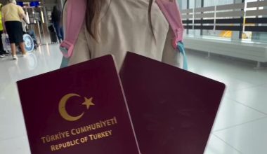 Βίντεο: Τούρκος πατέρας μαθαίνει στην κατά το ήμισυ Ρωσίδα κόρη του πως «Η Τουρκία είναι πάνω απ’ολα»