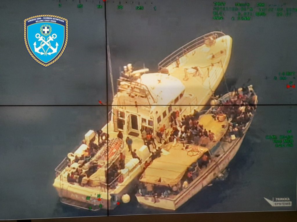 Έκτακτη επιχείρηση μεταφοράς αλλοδαπών από τη Λιβύη στους Καλούς Λιμένες από το Λιμενικό