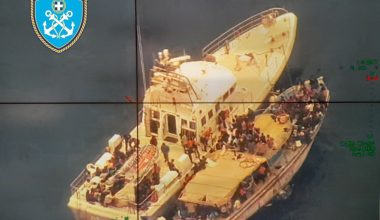 Έκτακτη επιχείρηση μεταφοράς αλλοδαπών από τη Λιβύη στους Καλούς Λιμένες από το Λιμενικό