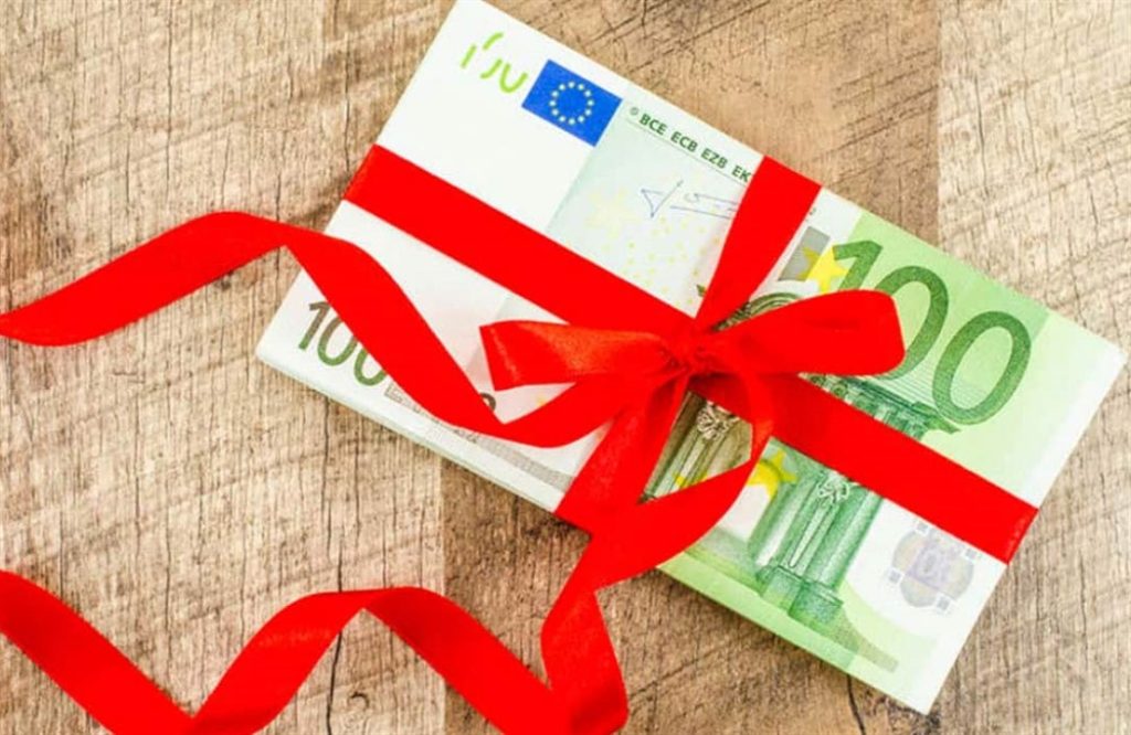 13ος μισθός: Θα τον δώσει η κυβέρνηση στους δημοσίους υπαλλήλους;