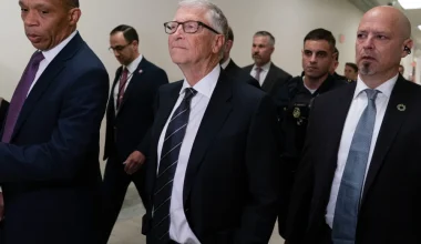 Μπιλ Γκέιτς για Τ.Έπσταϊν: «Ήθελε σχέσεις μαζί μου – Με εκβίαζε γιατί απατούσα την σύζυγό μου»