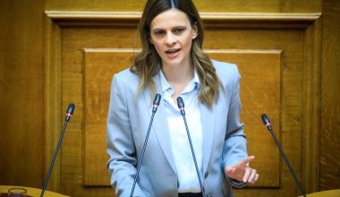 Ε.Αχτσιόγλου: «Δεν αποκλείω στις επόμενες εκλογές να κερδίσει ο Α.Τσίπρας τον Κ.Μητσοτάκη»