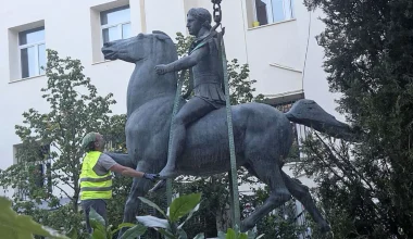 Η τοποθέτηση αγάλματος του Μεγάλου Αλεξάνδρου στην αυλή τζαμιού στην Δράμα προκαλεί υστερία σε τουρκικά μέσα