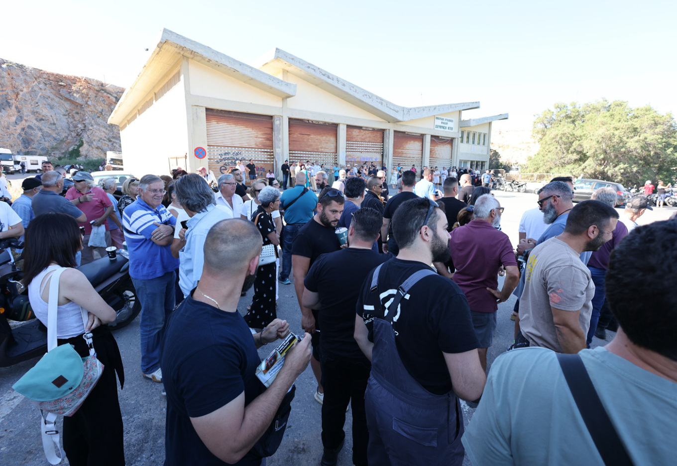 Παγκρήτιες διαμαρτυρίες μετά το περιστατικό παρενόχλησης 10χρονων κοριτσιών από παράνομους μετανάστες (φωτογραφίες)