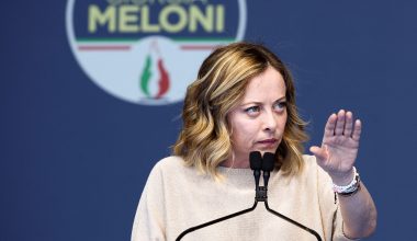 Κάθετη η Τζόρτζια Μελόνι: «Δεν θα επιτρέψω σε οποιονδήποτε να κάνει την Ιταλία μπανανία»