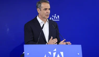 Κ.Μητσοτάκης για τις «κορδέλες» του Άδωνι: «Μπερδεύομαι, το ίδιο είναι;»