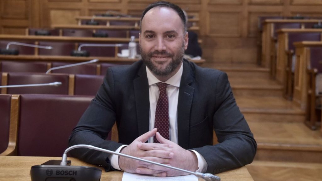 Ο Μίλτος Χατζηγιαννάκης γραμματέας της Πολιτικής Επιτροπής της ΕΛΑΣ