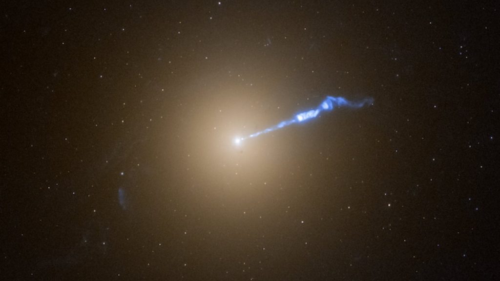 NASA: Υπερμεγέθης μαύρη τρύπα «καταπίνει» γαλαξία και εκτοξεύει πίδακα πλάσματος 5.000 ετών φωτός