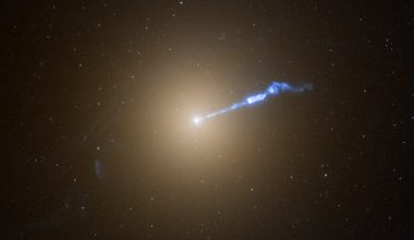 NASA: Υπερμεγέθης μαύρη τρύπα «καταπίνει» γαλαξία και εκτοξεύει πίδακα πλάσματος 5.000 ετών φωτός
