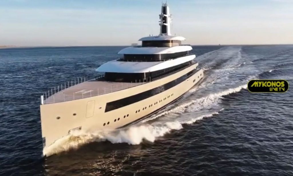 Το Moonrise το εντυπωσιακό superyacht του Jan Koum πλέει στη Μύκονο