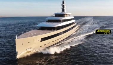 Το Moonrise το εντυπωσιακό superyacht του Jan Koum πλέει στη Μύκονο