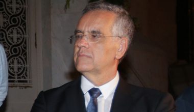 Σκάνδαλο πολεοδομίας: Ο γιος του πρώην εισαγγελέα Ντογιάκου μιλά με τον «αρχηγό»