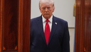Ν.Τραμπ: «Αν το Ιράν δεν υπογράψει τη συμφωνία θα το βομβαρδίσουμε ξανά αύριο το βράδυ»