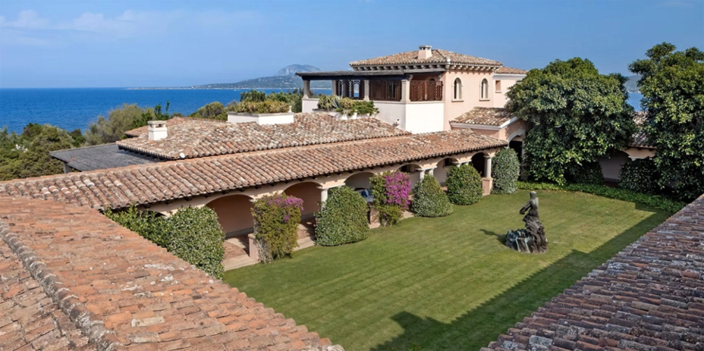 Πωλείται μισό δισ. η Villa Certosa: Το μυθικό «παλάτι» του Σ.Μπερλουσκόνι στη Σαρδηνία (φώτο)