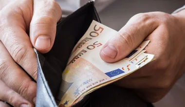 «Παγωμένα» 191 εκατ. ευρώ από επιστροφές φόρων: Χιλιάδες δικαιούχοι δεν έχουν δηλώσει IBAN