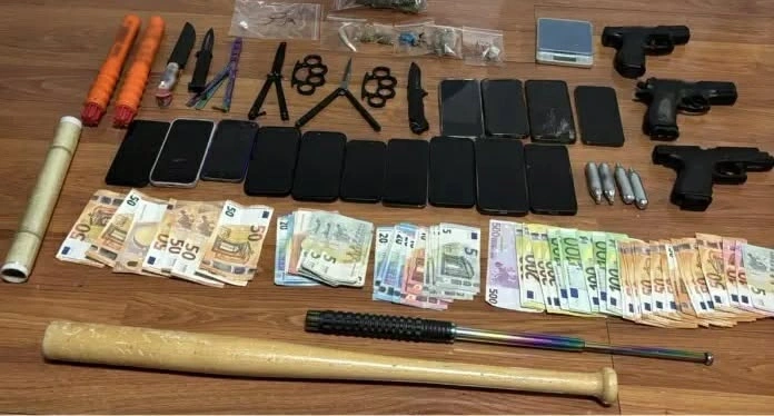 Αττική: Πώς δρούσαν κυκλώματα ναρκωτικών με ανήλικους στα βόρεια προάστια – Xρησιμοποιούσαν μέχρι και super car!