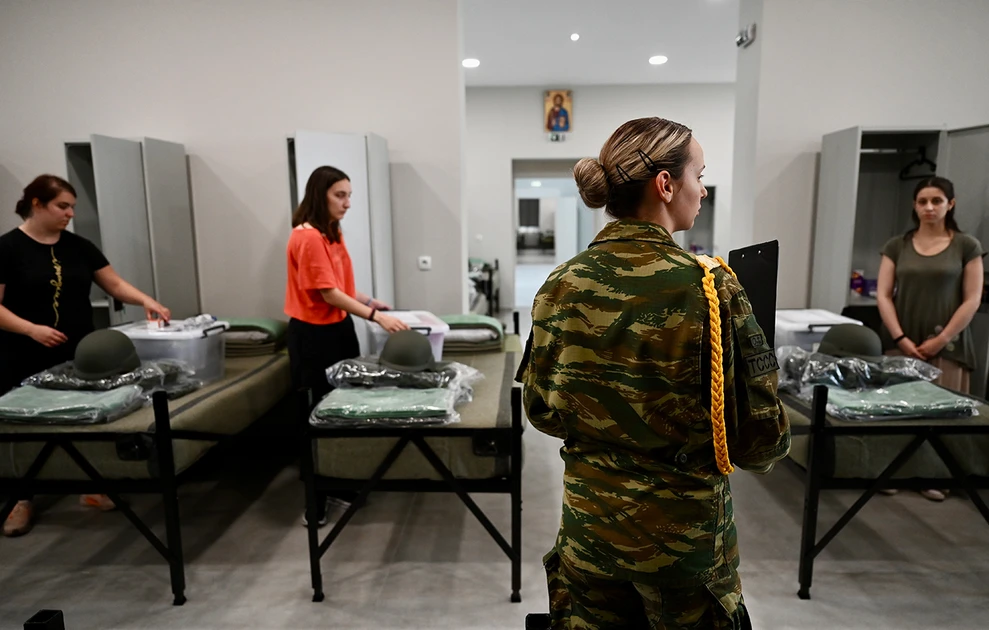 Σε φιάσκο εξελίσσεται η δήθεν «πρώτη φορά» στην στράτευση γυναικών: Παραιτήθηκαν οι μισές σε δέκα μέρες