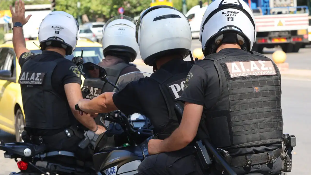 Συνελήφθη ο Μητροπολίτης Πτολεμαΐδος της Άνω Αιγύπτου για προσβολή γενετήσιας αξιοπρέπειας στα Πετράλωνα!