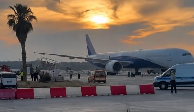 Σκηνές πανικού σε πτήση με 267 επιβάτες: Αεροσκάφος στην Αττάλεια συγκρούστηκε με πύργο ραντάρ (βίντεο)