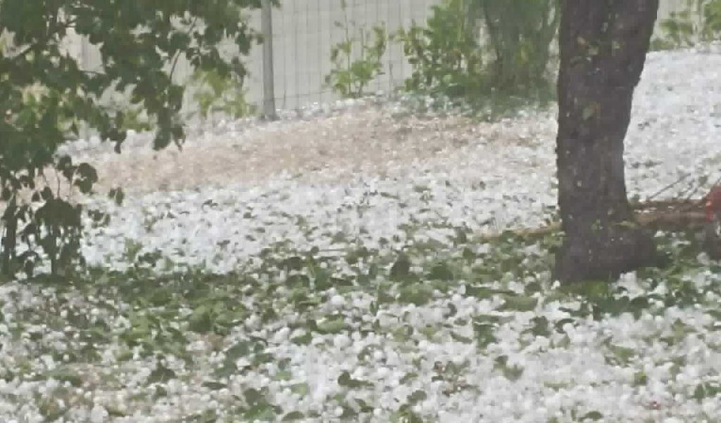 Καστοριά, Φθιώτιδα και Λάρισα και Αττική έπληξε ο καιρός με χαλάζι, κεραυνούς και καταιγίδες (βίντεο)