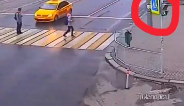 Bίντεο: Οδηγός ταξί ρίχνει γροθιά σε πεζό και τον πλακώνουν στο ξύλο περαστικοί