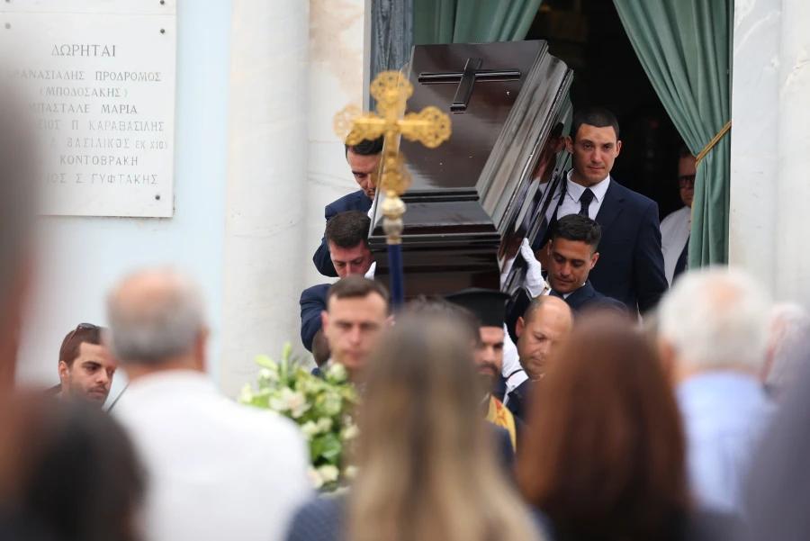 Θλίψη στο τελευταίο «αντίο» στον δημοσιογράφο Ν.Σερβετά (φωτο)