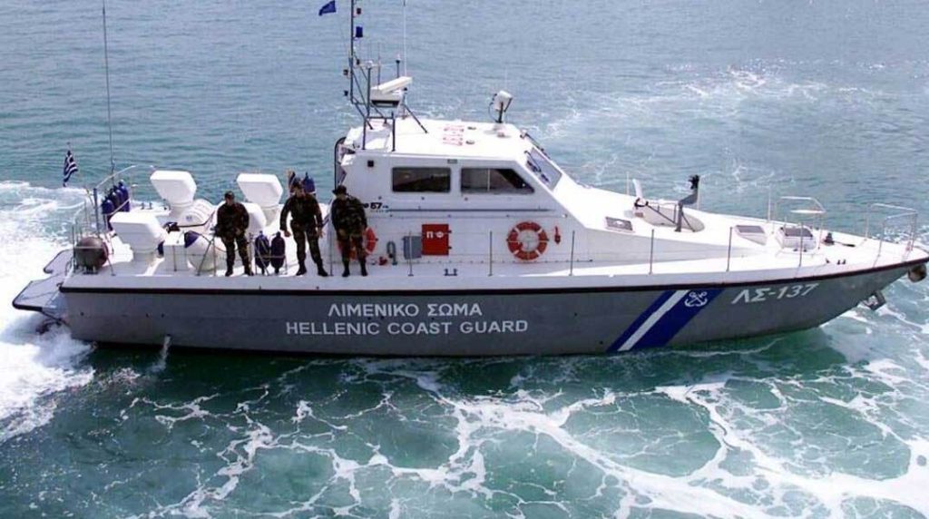 Ιστιοφόρο με τουρκική σημαία και τρεις αλλοδαπούς προσάραξε στη δυτική Λέσβο – Άμεση η άφιξη του Λιμενικού
