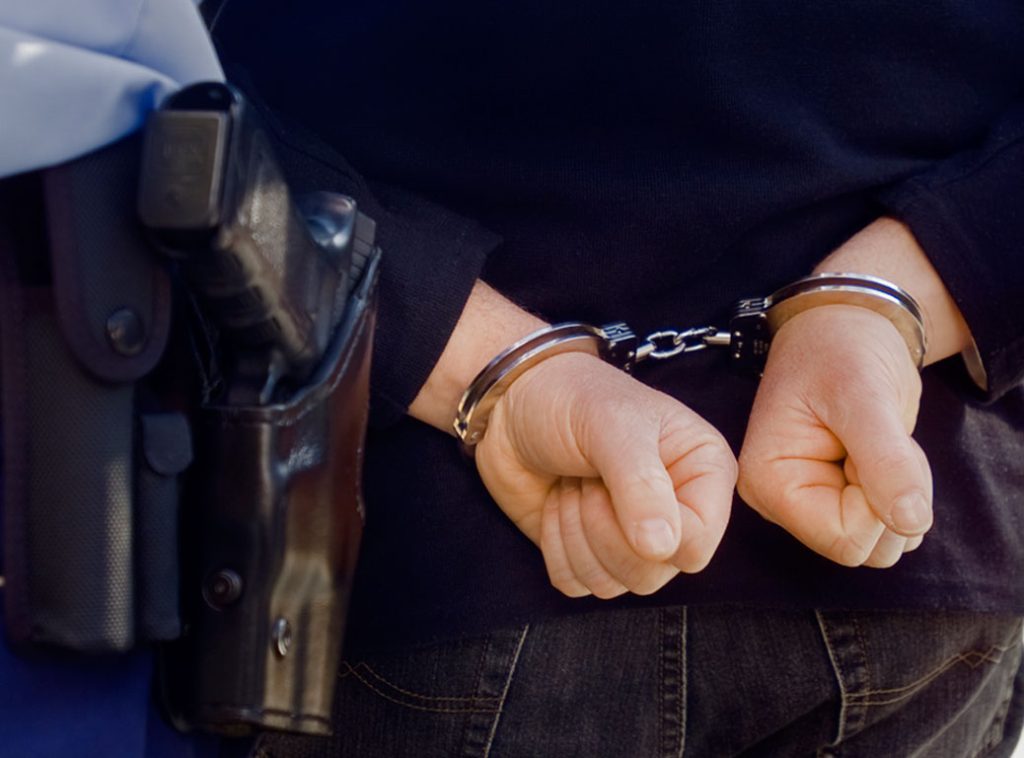Επεισοδιακή καταδίωξη 51χρονου στη Σούδα: Τραυματίστηκε αστυνομικός τη στιγμή της σύλληψής του