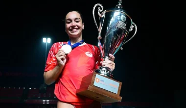Η Χριστίνα Σιούτη μιμήθηκε τον Γιώργο Μπαρτζώκα μετά την κατάκτηση του Champions League: «Παίρνω θέση στην κερκίδα»