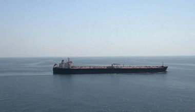 Δεξαμενόπλοιο κτυπήθηκε από άγνωστο βλήμα στα ανοικτά του Ομάν