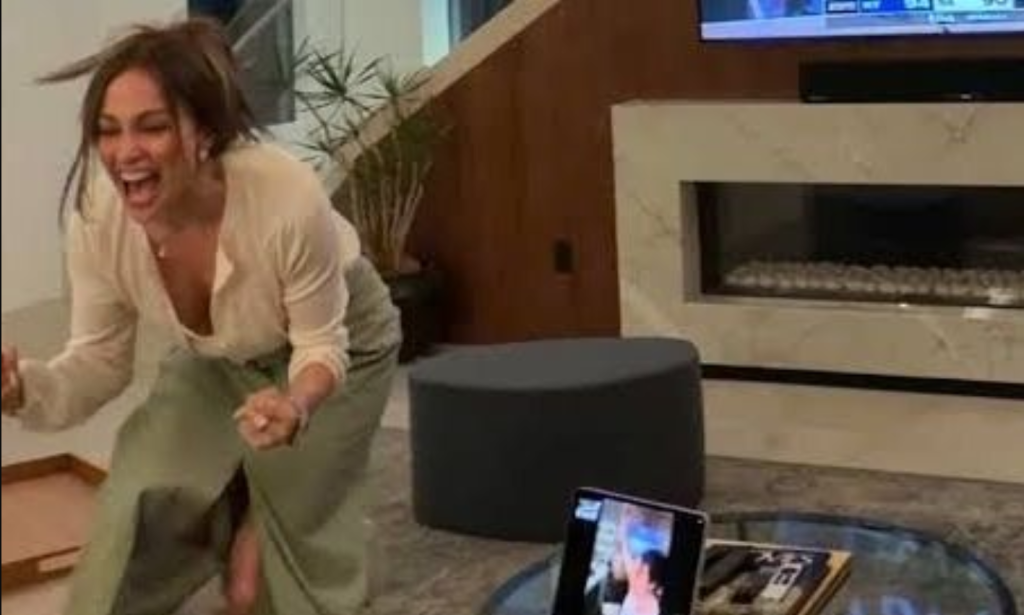 Ξέσπασε σε πανηγυρισμούς η Τζένιφερ Λόπεζ μετά την κατάκτηση του πρωταθλήματος από τους New York Knicks (βίντεο)