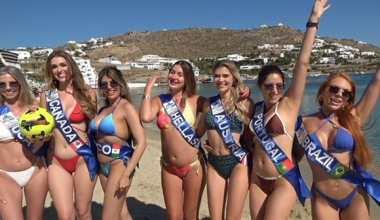 Στη Μύκονο οι καλλονές του «Μις Παγκόσμιος Τουρισμός» – Εντυπωσίασαν με τις αναλογίες τους (βίντεο)