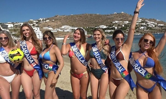Στη Μύκονο οι υποψήφιες του «Μις Παγκόσμιος Τουρισμός» – Εντυπωσίασαν με τις αναλογίες τους (βίντεο)