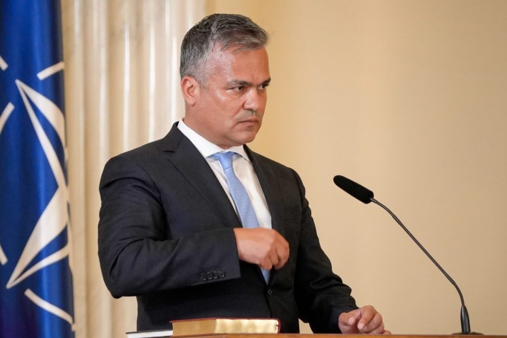 Ρουμανία: Νέος υποψήφιος πρωθυπουργός ο Αντριάν Βεστέα μετά την απόσυρση Τομάκ