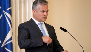 Ρουμανία: Νέος υποψήφιος πρωθυπουργός ο Αντριάν Βεστέα μετά την απόσυρση Τομάκ