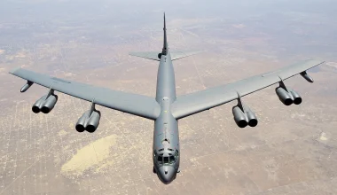 ΗΠΑ: Βομβαρδιστικό B-52 συνετρίβη λίγο μετά την απογείωσή του στην αεροπορική βάση Έντουαρντς (βίντεο)