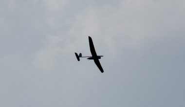 Βίντεο: Η στιγμή που Παλαιστίνιος δέχεται πυρά από ισραηλινό drone ενώ καθόταν σε καφετέρια