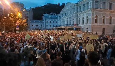 Βίντεο: Μαζικές κινητοποιήσεις στο Κίεβο κατά της αναγκατστικής στρατολόγησης!