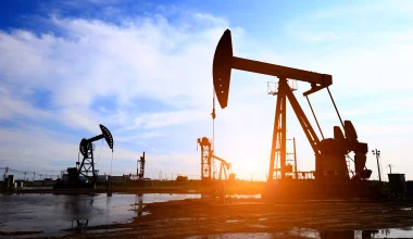 «Κατρακύλησε» το Brent μετά την συμφωνία ΗΠΑ-Ιράν: Πού κυμαίνεται η νέα τιμή του