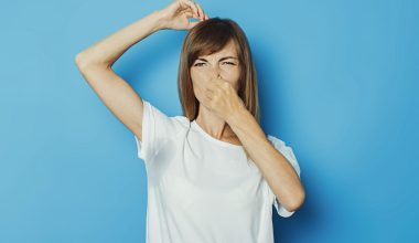 Ιδρώτας με οσμή αμμωνίας: Τι μπορεί να σημαίνει και πότε πρέπει να μας ανησυχήσει