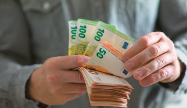 Επίδομα αδείας: Ποιοι εργαζόμενοι το δικαιούνται και τι ποσό θα λάβουν