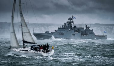 Πολεμικό κλίμα στη Μάγχη: Ρωσική φρεγάτα έριξε προειδοποιητικά πυρά εναντίον βρετανικού γιοτ!