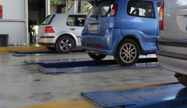 Το συχνό λάθος που μπορεί να σας «κόψει» στο ΚΤΕΟ: Τι πρέπει να έχει υποχρεωτικά το αυτοκίνητο