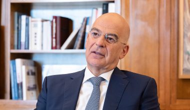 Το συλλυπητήριο μήνυμα του Νίκου Δένδια για το αεροπορικό δυστύχημα με το B-52 στην Καλιφόρνια