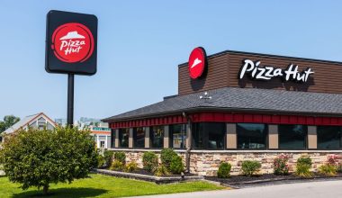 Tέλος η Pizza Hut: H Yum Brands λέει αντίο και την πουλά έναντι 2,7 δισ. δολαρίων – Οι αγοραστές της