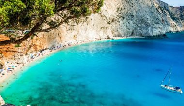 Πόρτο Κατσίκι: Η διάσημη παραλία της Λευκάδας που θεωρείται ένα από τα ομορφότερα τοπία της Ελλάδας